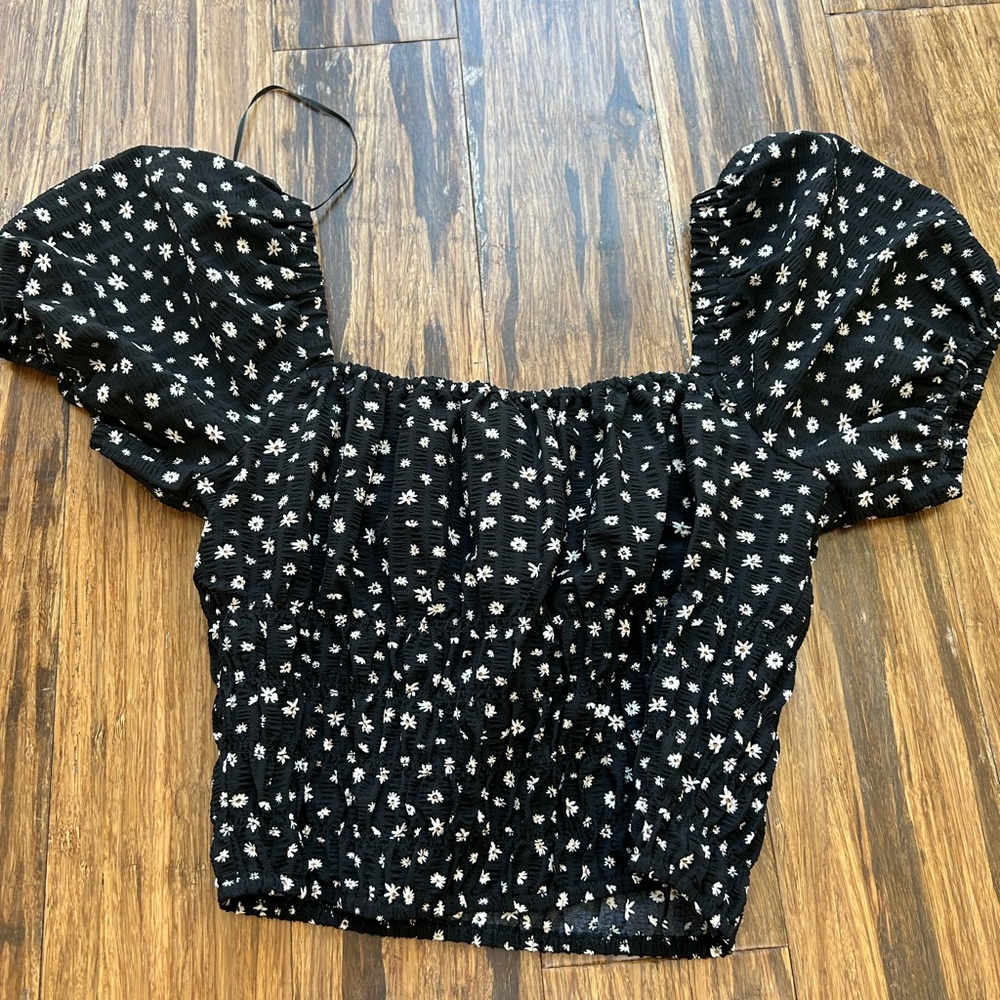 Black Floral Ruched Crop Top Size: M